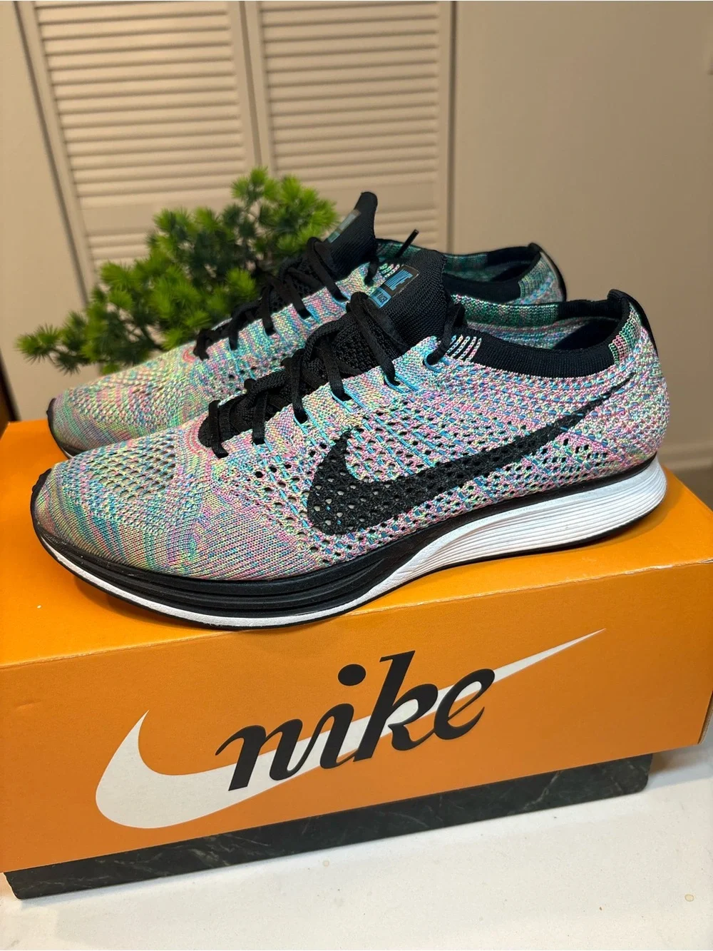 Nike Multicolor Flyknit Racer Men’s size 8 running shoes *Rare* Like New